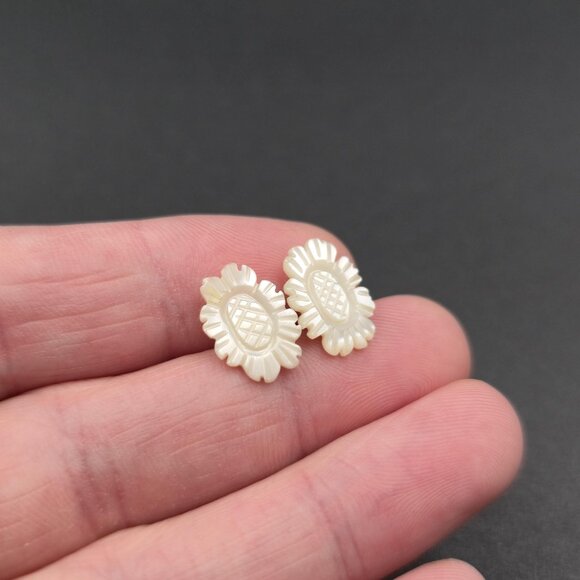 Gold Plated Carved Shell Flower Stud Earrings A6282 - Picture 2 of 5